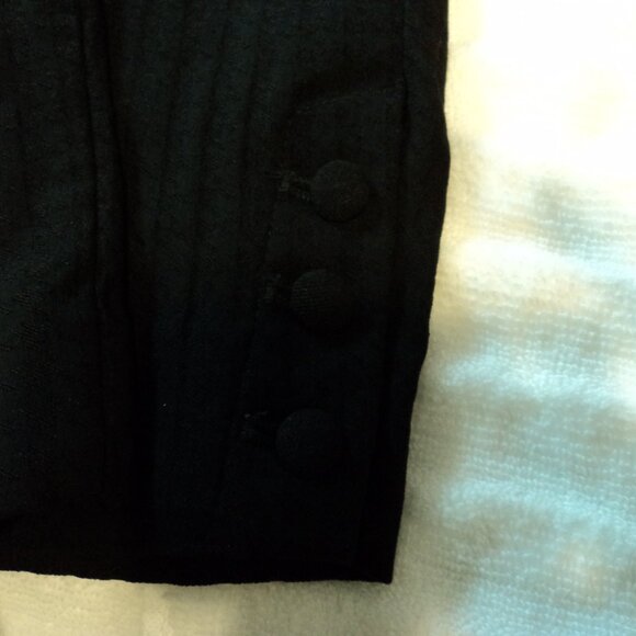 Women's Chico's 'Perfect Stretc' Pull On Black Textured Pant W/Faux Button Cuffs - Picture 4 of 4
